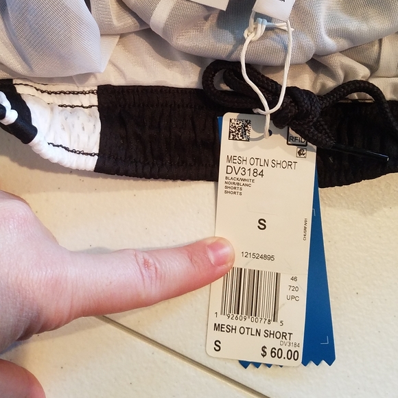 Womens basketball shorts - Picture 3 of 3